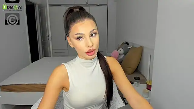 Snapshot of HelenShawn chatting on 10-28-25, 09:39 HelenShawn online show from 10-28-25, 09:39