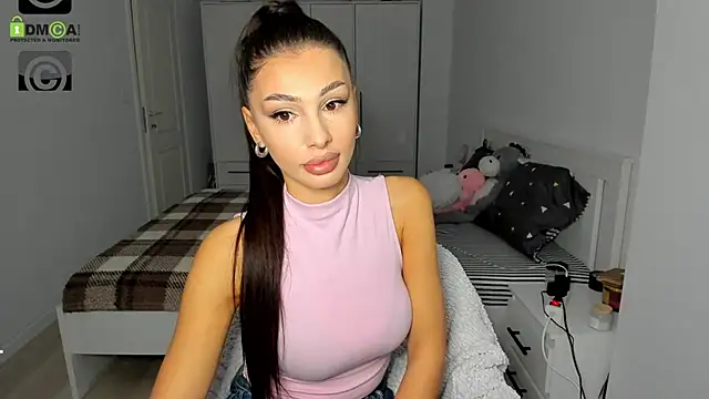 Snapshot of HelenShawn chatting on 10-31-25, 09:27 HelenShawn online show from 10-31-25, 09:27