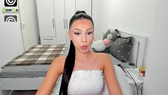 Snapshot of HelenShawn chatting on 11-06-25, 09:37 HelenShawn online show from 11-06-25, 09:37