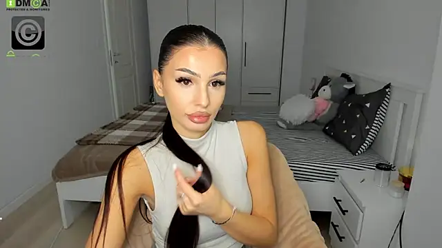 Snapshot of HelenShawn chatting on 11-12-25, 09:36 HelenShawn online show from 11-12-25, 09:36