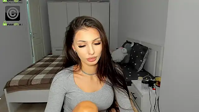 Snapshot of HelenShawn chatting on 11-14-25, 09:24 HelenShawn online show from 11-14-25, 09:24