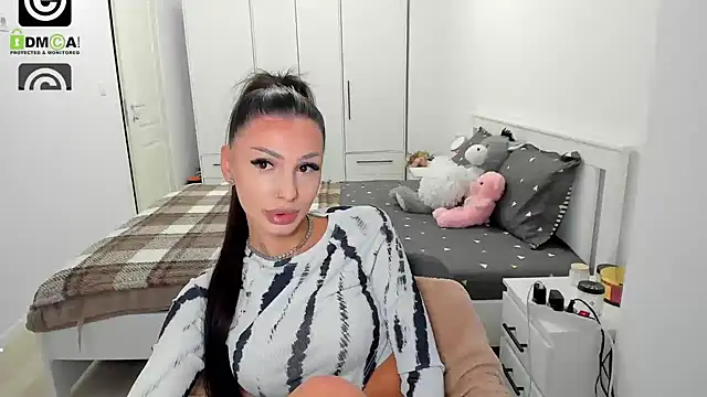 Snapshot of HelenShawn chatting on 11-24-25, 08:30 HelenShawn online show from 11-24-25, 08:30