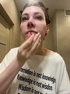 Molli Luv online show from 11-11-25, 04:29