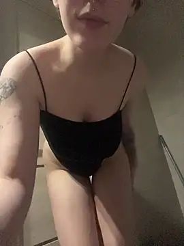 Snapshot of Molli_Luv chatting on 01-14-26, 05:07 Molli Luv online show from 01-14-26, 05:07