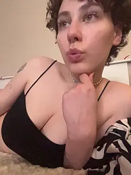 Snapshot of Molli_Luv chatting on 01-15-26, 12:21 Molli Luv online show from 01-15-26, 12:21