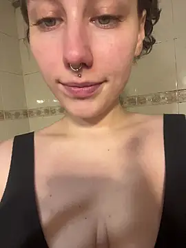 Snapshot of Molli_Luv chatting on 01-18-26, 02:21 Molli Luv online show from 01-18-26, 02:21