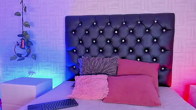 Snapshot of Hannah_Jonhson chatting on 02-04-25, 12:22 Hannah Jonhson online show from 02-04-25, 12:22