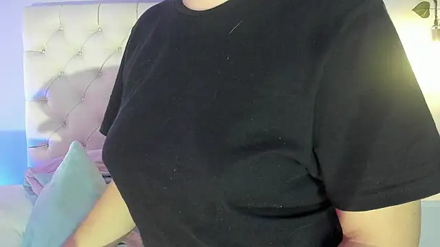 Snapshot of Hannah_Jonhson chatting on 02-23-25, 03:45 Hannah Jonhson online show from 02-23-25, 03:45