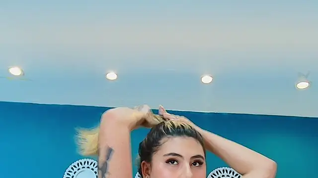 Snapshot of MeganCrow chatting on 02-25-25, 07:25 MeganCrow online show from 02-25-25, 07:25