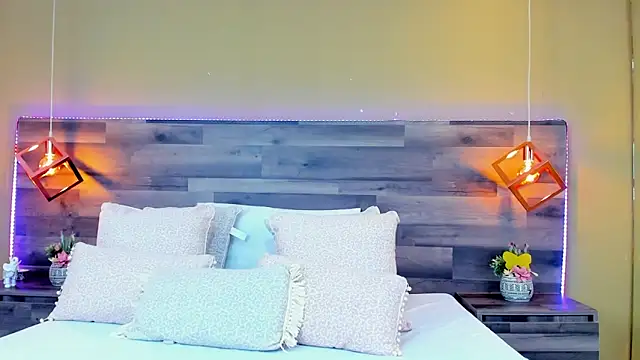 Snapshot of MeganCrow chatting on 02-27-25, 03:15 MeganCrow online show from 02-27-25, 03:15