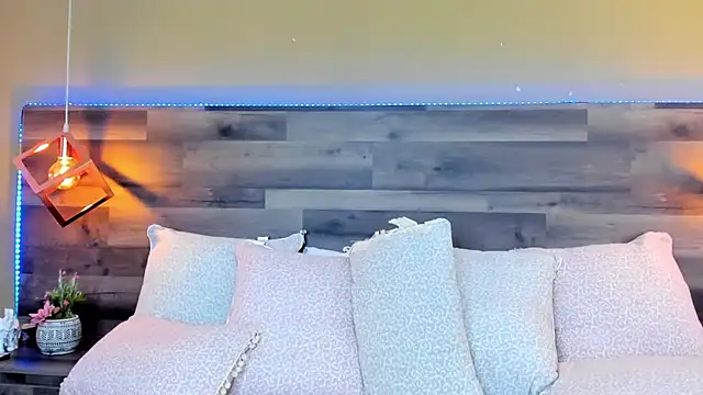 Snapshot of MeganCrow chatting on 03-02-25, 09:54 MeganCrow online show from 03-02-25, 09:54