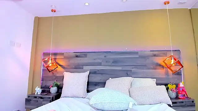 Snapshot of MeganCrow chatting on 03-09-25, 09:46 MeganCrow online show from 03-09-25, 09:46