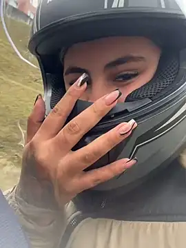 Snapshot of MeganCrow chatting on 10-15-25, 05:24 MeganCrow online show from 10-15-25, 05:24