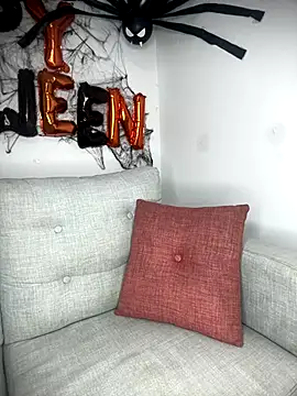 Snapshot of MeganCrow chatting on 10-27-25, 10:03 MeganCrow online show from 10-27-25, 10:03