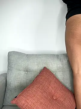 Snapshot of MeganCrow chatting on 11-03-25, 12:35 MeganCrow online show from 11-03-25, 12:35