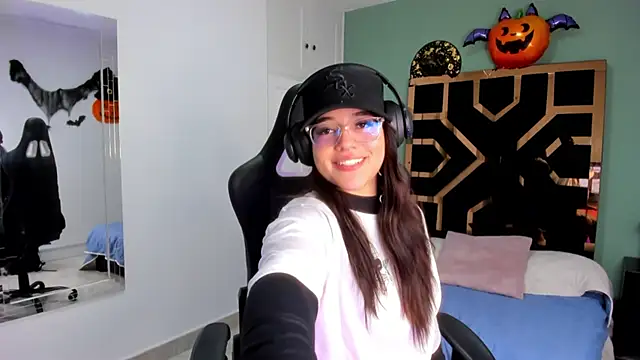 Billie Jhonson  online show from 10-28-25, 07:16