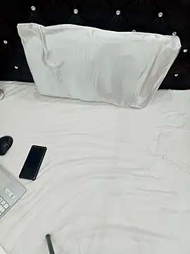 Snapshot of Younme6-9 chatting on 11-05-25, 01:27 Younme6-9 online show from 11-05-25, 01:27