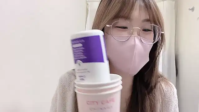 Snapshot of Chu1314 chatting on 09-21-25, 03:46 Chu1314 online show from 09-21-25, 03:46