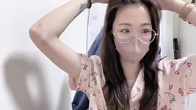 Snapshot of Chu1314 chatting on 11-29-25, 03:37 Chu1314 online show from 11-29-25, 03:37