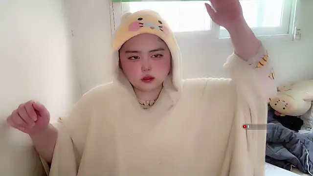 Snapshot of whhbbny chatting on 01-10-26, 02:13 whhbbny online show from 01-10-26, 02:13