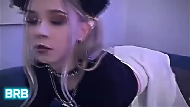 Shiny Jennifer online show from 02-14-25, 07:59