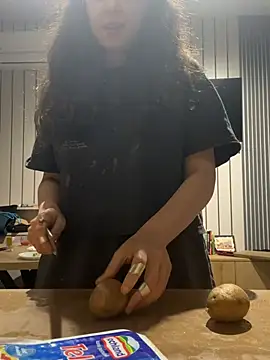 bunnythetailor online show from 06-06-26, 07:40