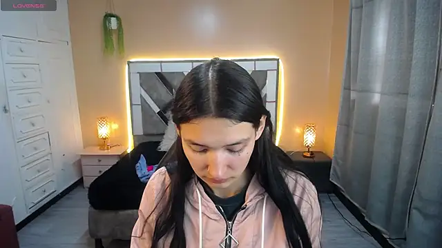 Snapshot of Sofii_cutee chatting on 03-13-25, 03:06 Sofii cutee online show from 03-13-25, 03:06