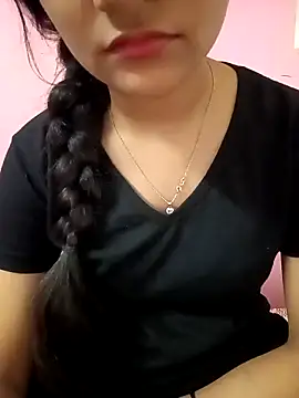 Snapshot of Tanu-00 chatting on 12-18-25, 12:11 Tanu-00 online show from 12-18-25, 12:11