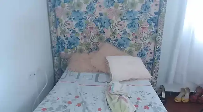 Snapshot of Sweeetnaughty chatting on 02-21-25, 07:32 Sweeetnaughty online show from 02-21-25, 07:32