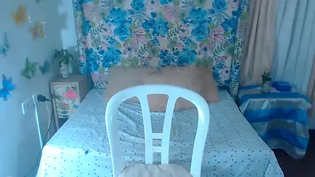 Snapshot of Sweeetnaughty chatting on 10-12-25, 01:37 Sweeetnaughty online show from 10-12-25, 01:37