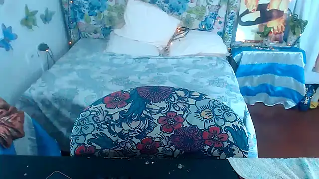 Snapshot of Sweeetnaughty chatting on 11-15-25, 12:30 Sweeetnaughty online show from 11-15-25, 12:30