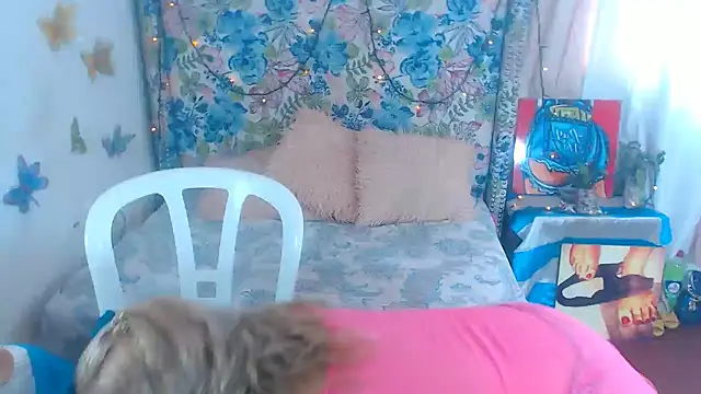 Snapshot of Sweeetnaughty chatting on 12-04-25, 02:26 Sweeetnaughty online show from 12-04-25, 02:26