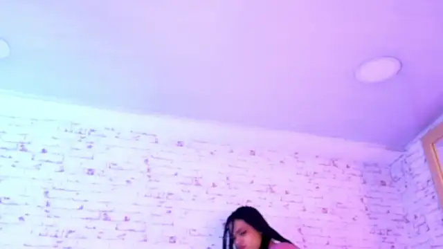 Snapshot of AprilKershaw chatting on 09-15-25, 04:23 AprilKershaw online show from 09-15-25, 04:23