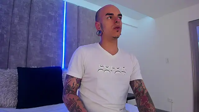 Snapshot of kaletattoo chatting on 02-02-25, 07:25 kaletattoo online show from 02-02-25, 07:25