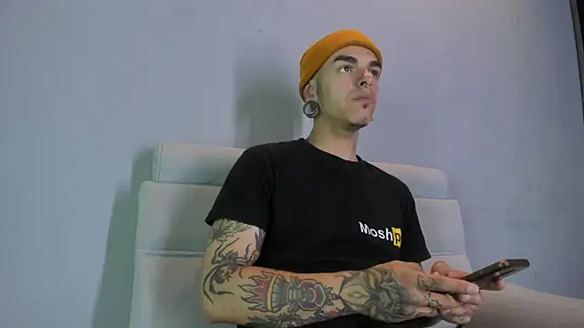 Snapshot of kaletattoo chatting on 02-03-25, 08:46 kaletattoo online show from 02-03-25, 08:46