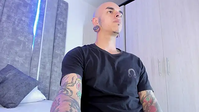 Snapshot of kaletattoo chatting on 02-04-25, 07:22 kaletattoo online show from 02-04-25, 07:22