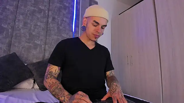 Snapshot of kaletattoo chatting on 02-05-25, 07:53 kaletattoo online show from 02-05-25, 07:53