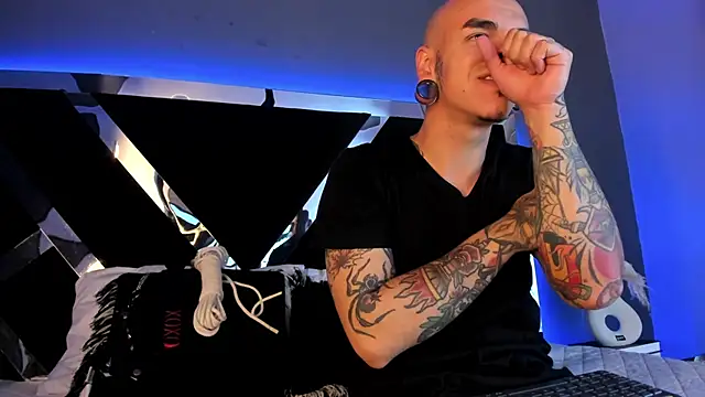 Snapshot of kaletattoo chatting on 02-07-25, 02:29 kaletattoo online show from 02-07-25, 02:29