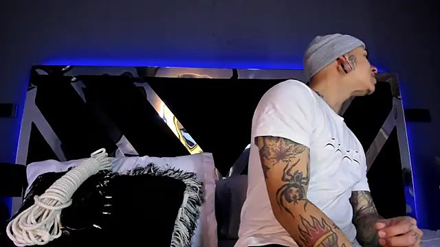 Snapshot of kaletattoo chatting on 02-08-25, 07:38 kaletattoo online show from 02-08-25, 07:38