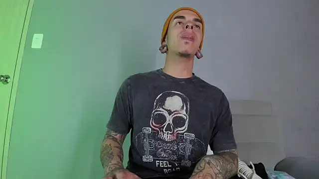 Snapshot of kaletattoo chatting on 02-13-25, 12:13 kaletattoo online show from 02-13-25, 12:13