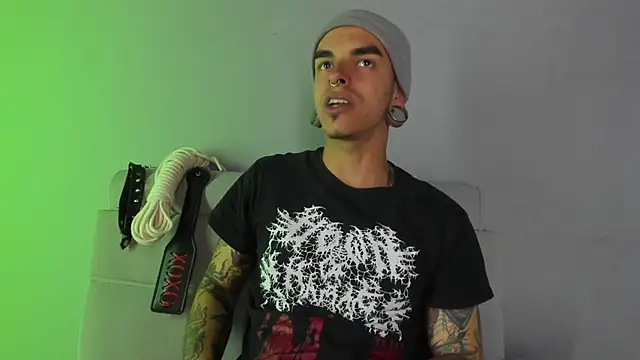 Snapshot of kaletattoo chatting on 02-14-25, 02:07 kaletattoo online show from 02-14-25, 02:07