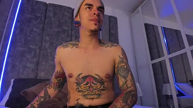 Snapshot of kaletattoo chatting on 02-16-25, 12:19 kaletattoo online show from 02-16-25, 12:19