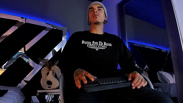 Snapshot of kaletattoo chatting on 02-25-25, 02:58 kaletattoo online show from 02-25-25, 02:58