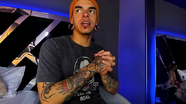 Snapshot of kaletattoo chatting on 02-28-25, 03:04 kaletattoo online show from 02-28-25, 03:04