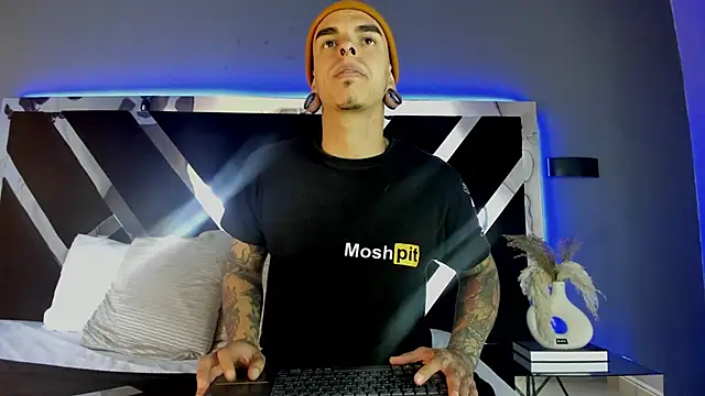 Snapshot of kaletattoo chatting on 03-02-25, 07:45 kaletattoo online show from 03-02-25, 07:45