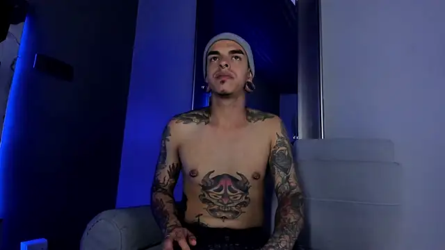 Snapshot of kaletattoo chatting on 03-04-25, 03:11 kaletattoo online show from 03-04-25, 03:11