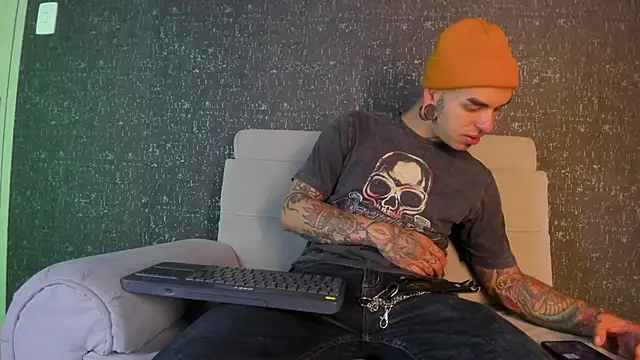 Snapshot of kaletattoo chatting on 03-07-25, 03:19 kaletattoo online show from 03-07-25, 03:19