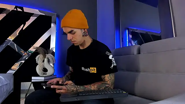 Snapshot of kaletattoo chatting on 03-09-25, 07:26 kaletattoo online show from 03-09-25, 07:26