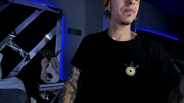 Snapshot of kaletattoo chatting on 03-13-25, 02:16 kaletattoo online show from 03-13-25, 02:16