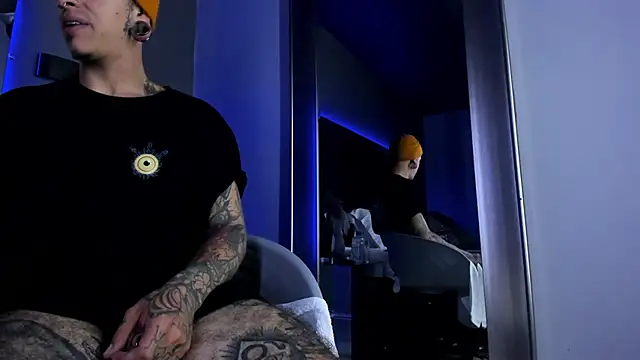 Snapshot of kaletattoo chatting on 03-13-25, 05:22 kaletattoo online show from 03-13-25, 05:22